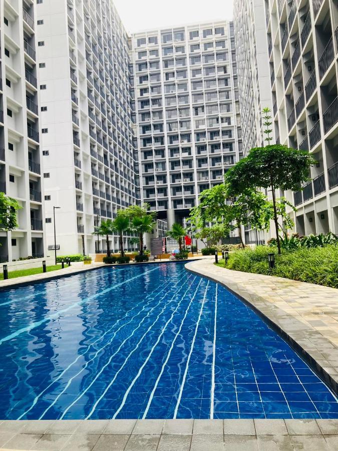 Shore Residences Moa Dynastel Staycation Пасай Экстерьер фото
